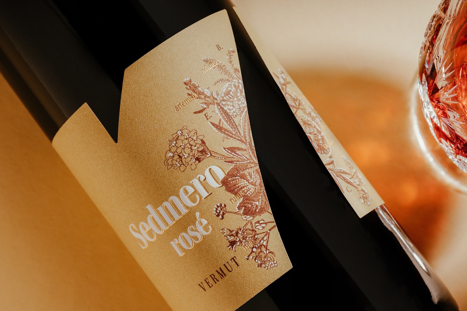 紅酒酒標(biāo)設(shè)計(jì)瓶型設(shè)計(jì)(圖5)