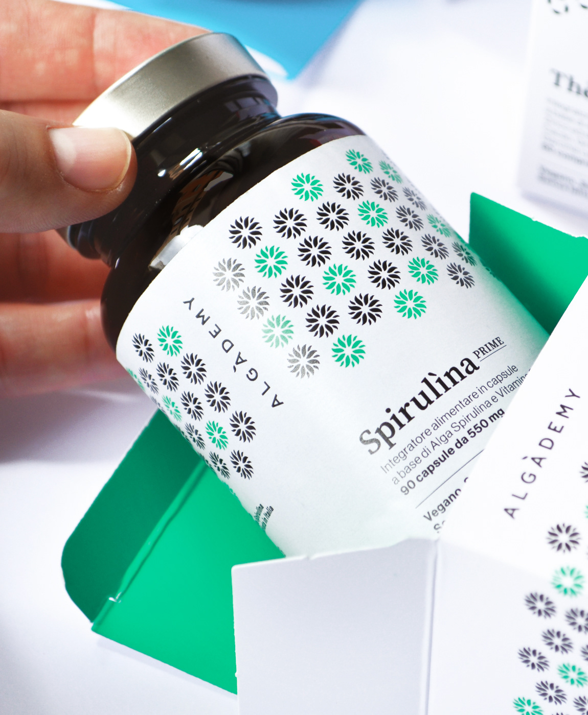 獨(dú)特幾何圖形呈現(xiàn)的國外保健品包裝設(shè)計(jì)參考(圖2) 獨(dú)特幾何圖形呈現(xiàn)的國外保健品包裝設(shè)計(jì)參考(圖2)